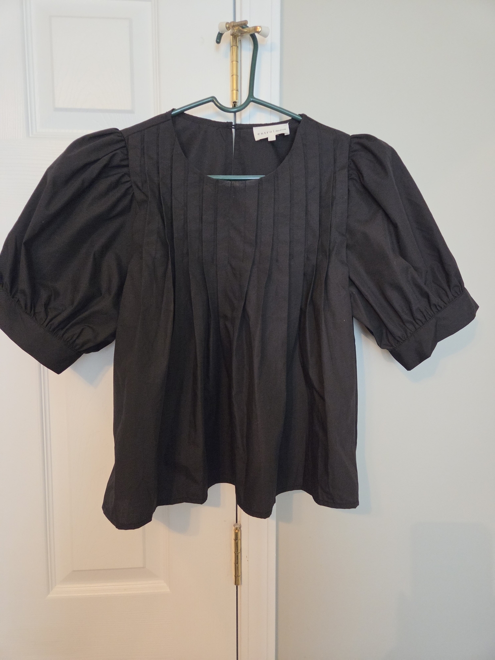 entro Black Pintuck Puff Sleeve Blouse